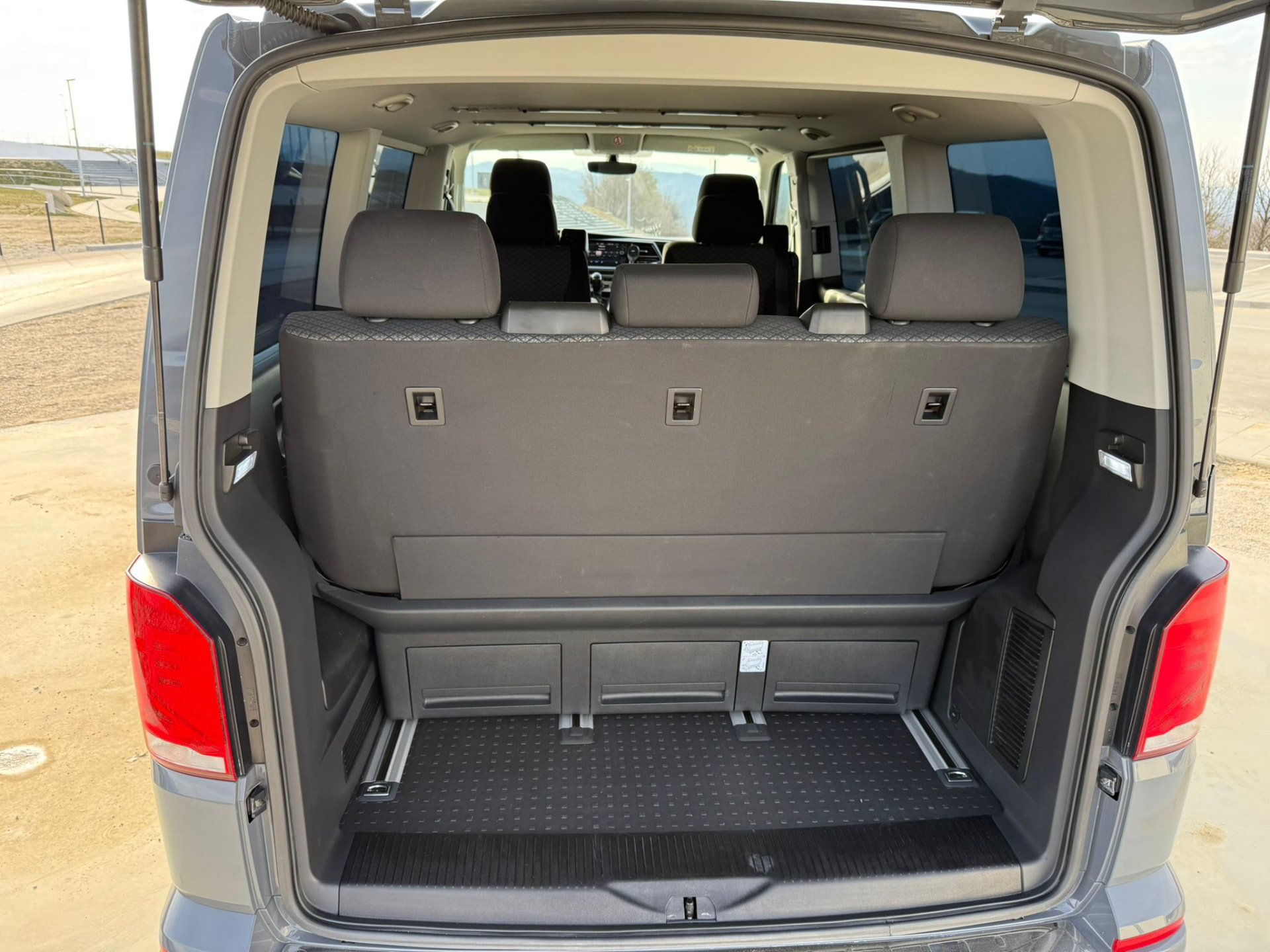 Volkswagen T6 Multivan — gallery image 4