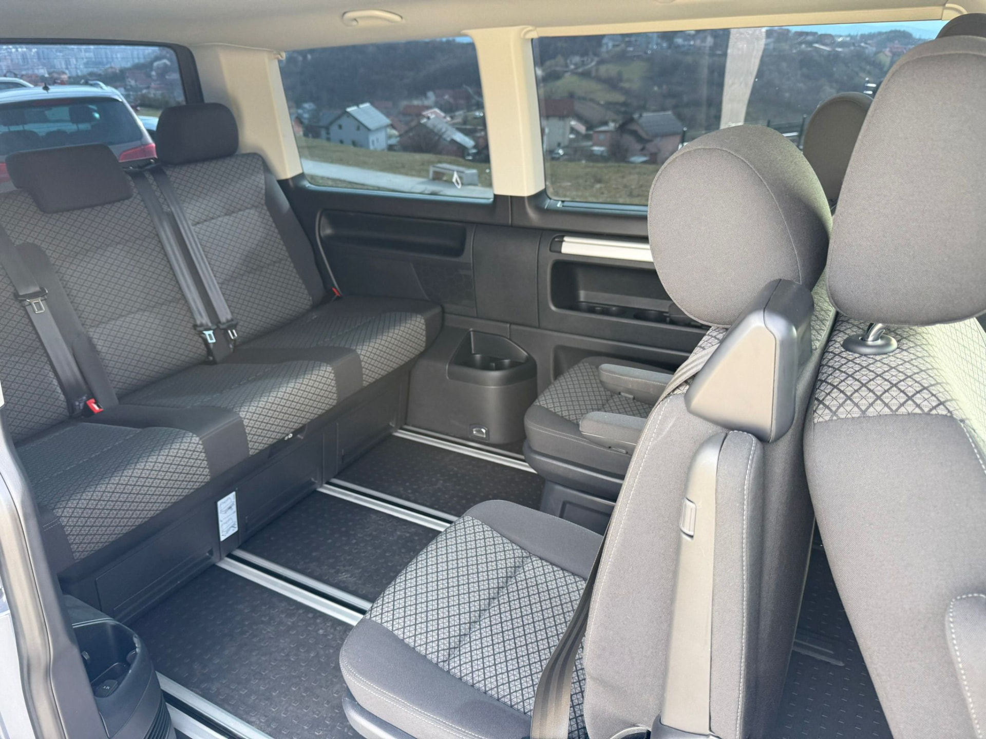 Volkswagen T6 Multivan — gallery image 6